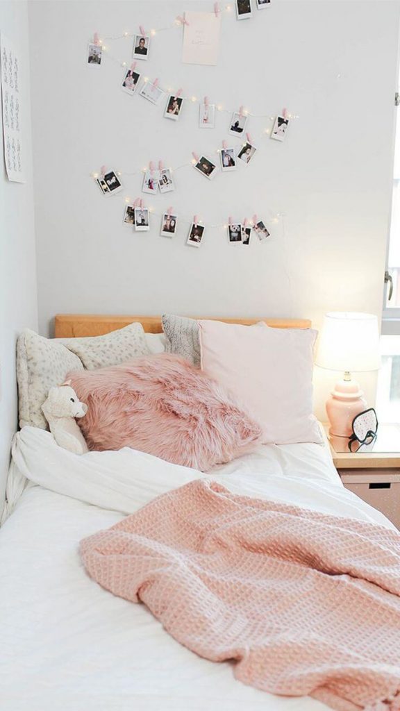 polaroid picture hanger with lights