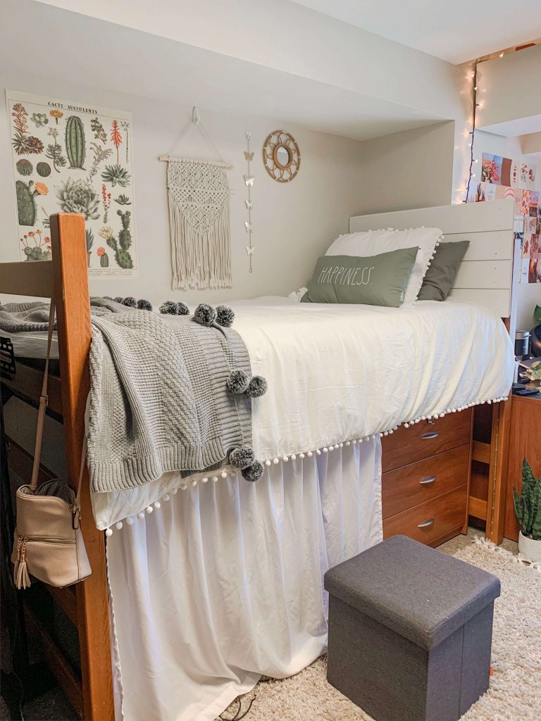Neutral dorm room