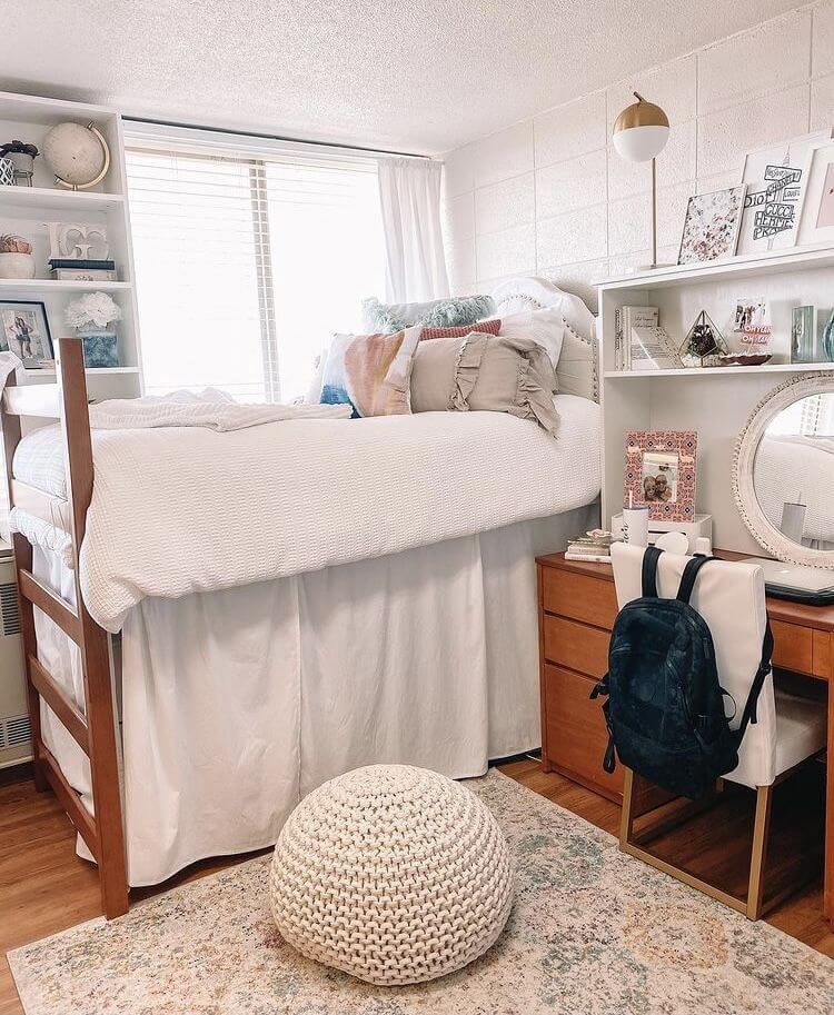 Minimalistic dorm decor