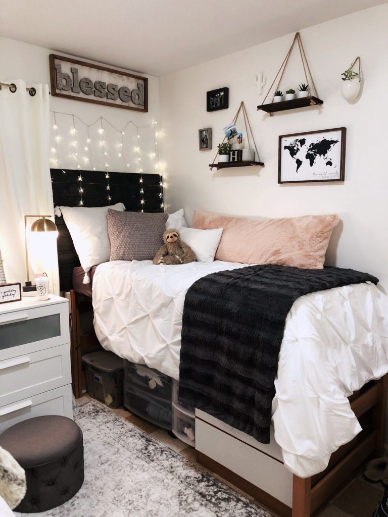 minimalist dorm decor
