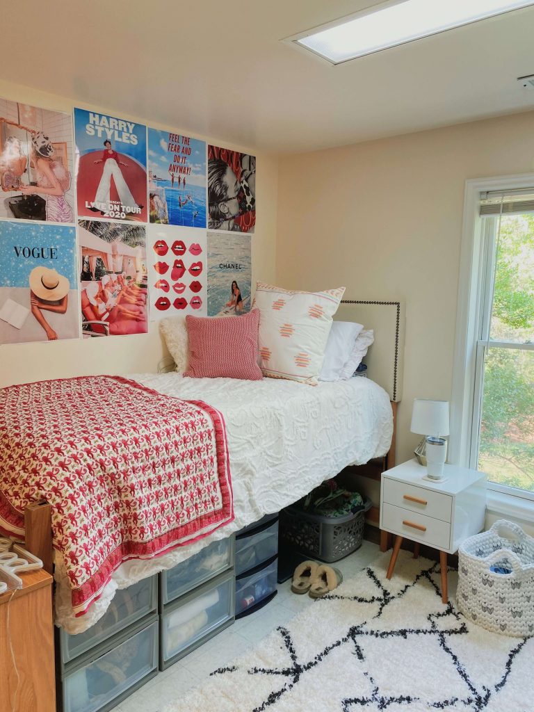 preppy dorm decor