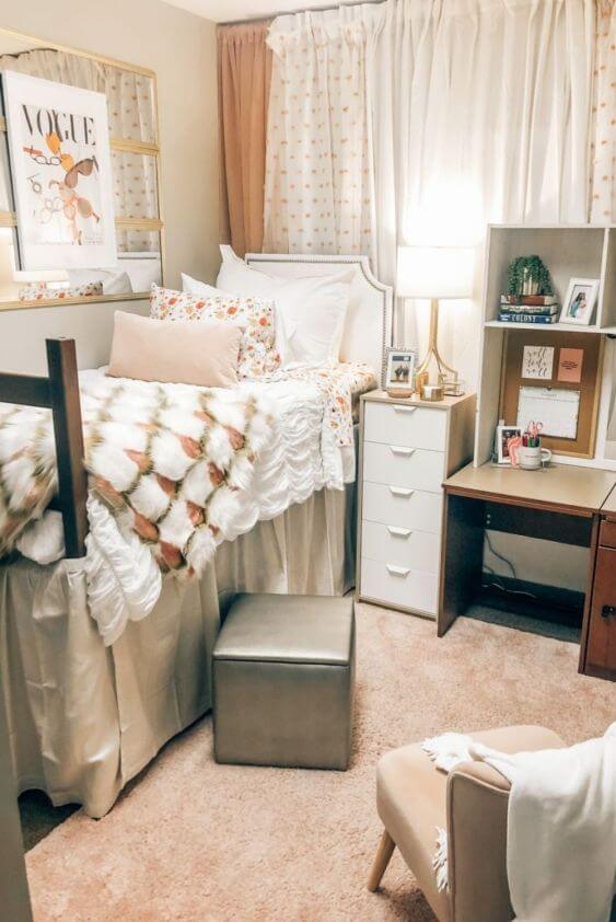 simple dorm decor