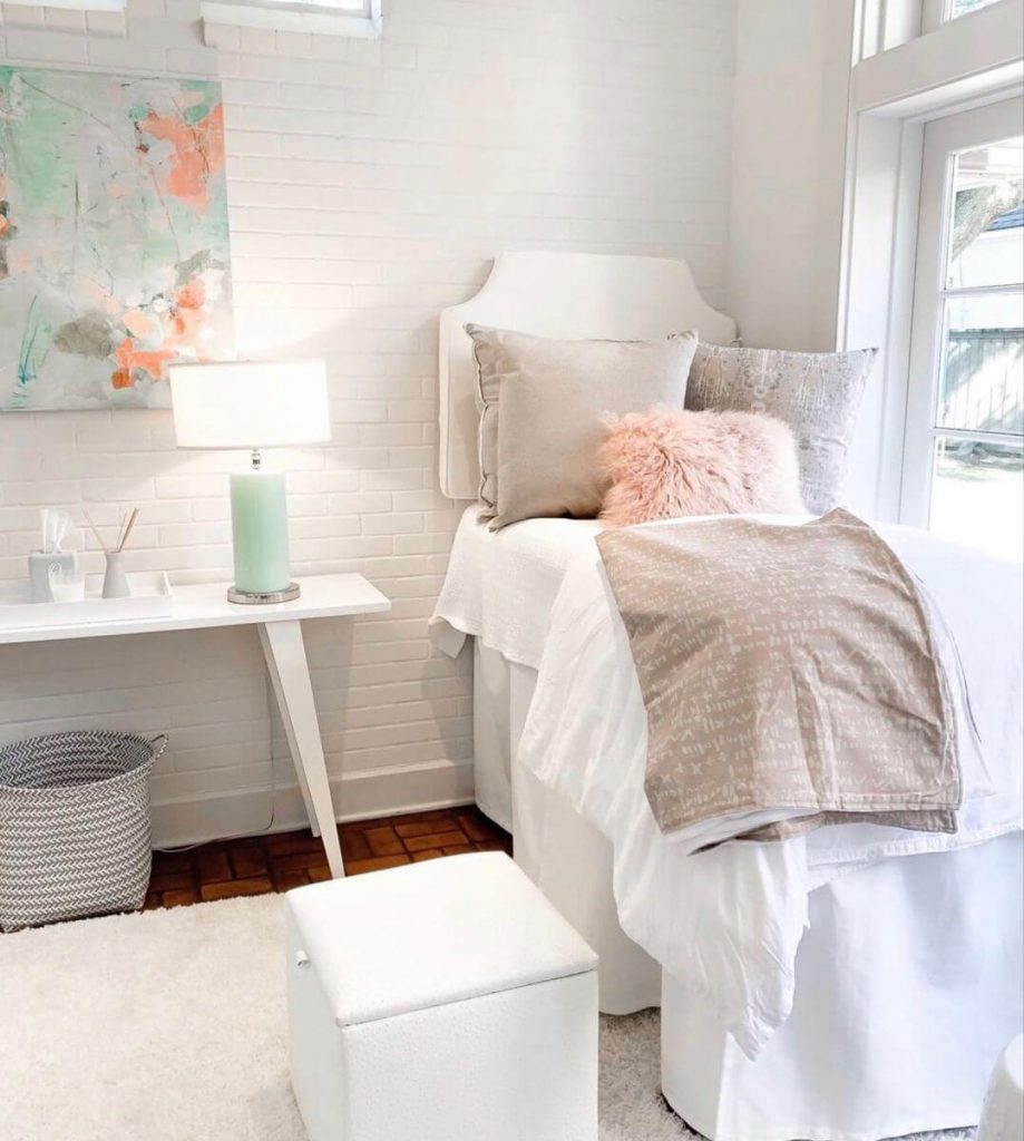 minimalist dorm room ideas