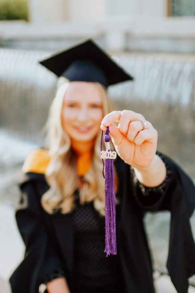 graduation picture ideas college