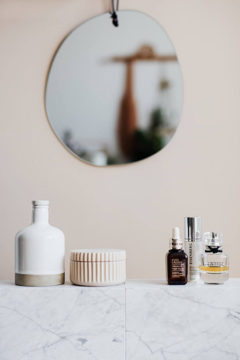 bathroom shelf decor ideas