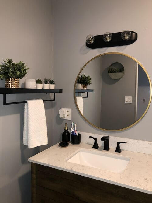 black and white bathroom decor