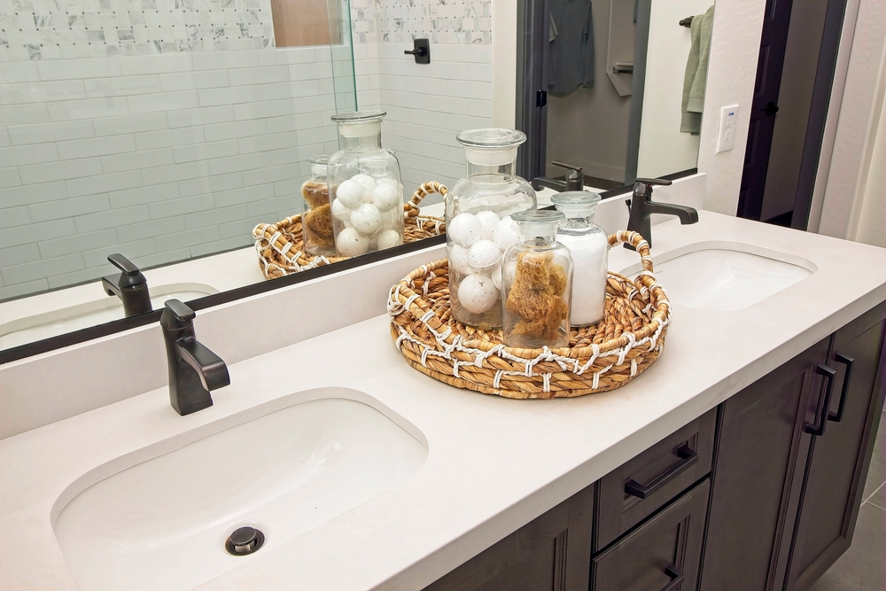 Use clear jars for cotton pads and cotton swabs. Use clear jars for cotton pads and cotton swabs.