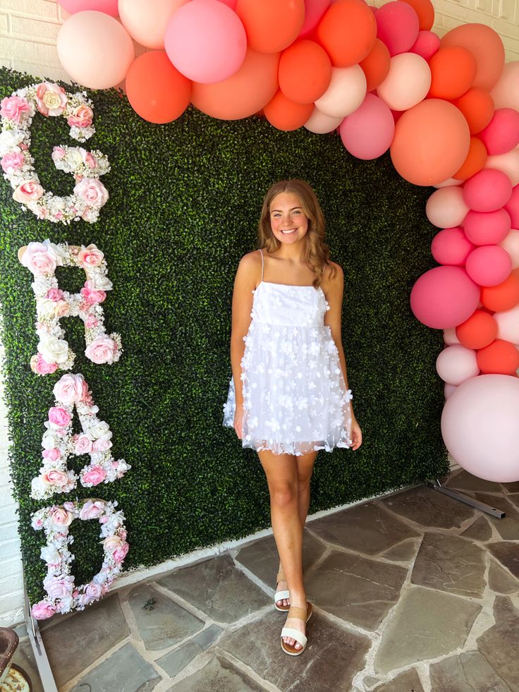 graduation party photo decor