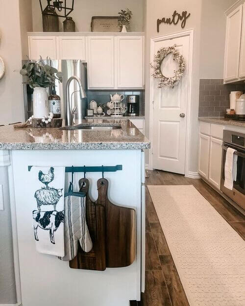 bar on the kitchen cabinets
