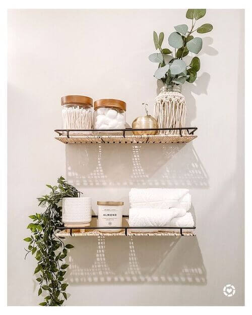 tiny bathroom shelves