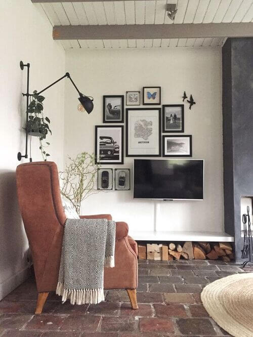 gallery wall around tv