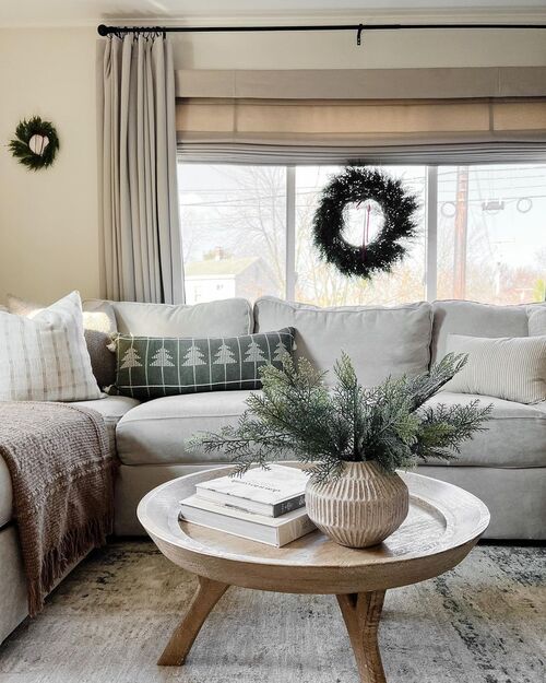 simple coffee table decor