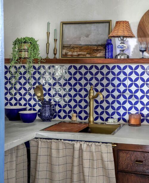 unique kitchen shelf decor