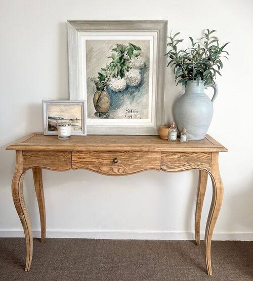 table with decorations