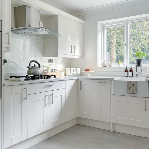 white kitchen decor idea