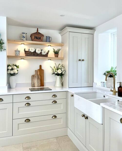 modern kitchen shelf decor