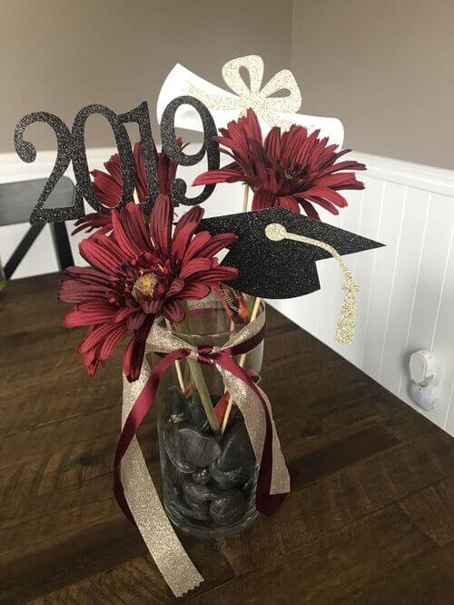 flowers and year sign graduation