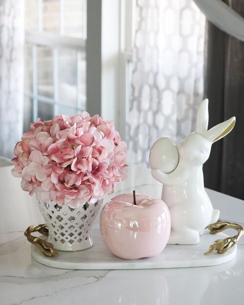 Easter tray with pink and white decor