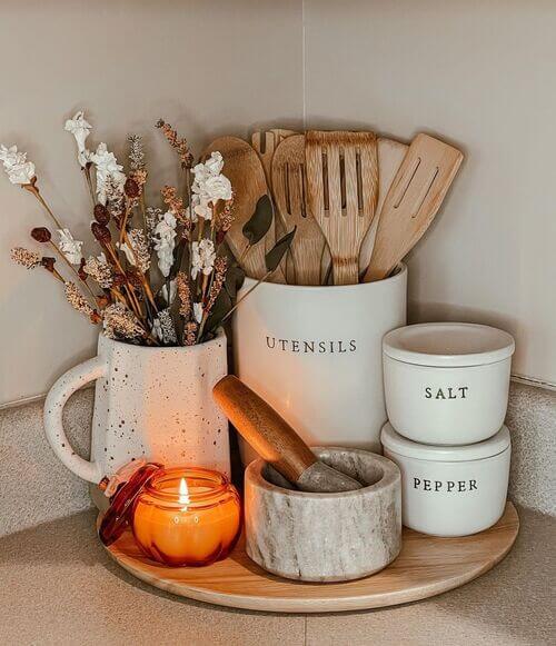 decorate with tray in kitchen