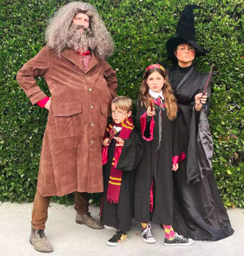 Funny-family-halloween-costume-ideas