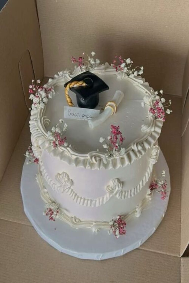 15 Graduation Cake Ideas That Are Creative, Fun and So Worth It