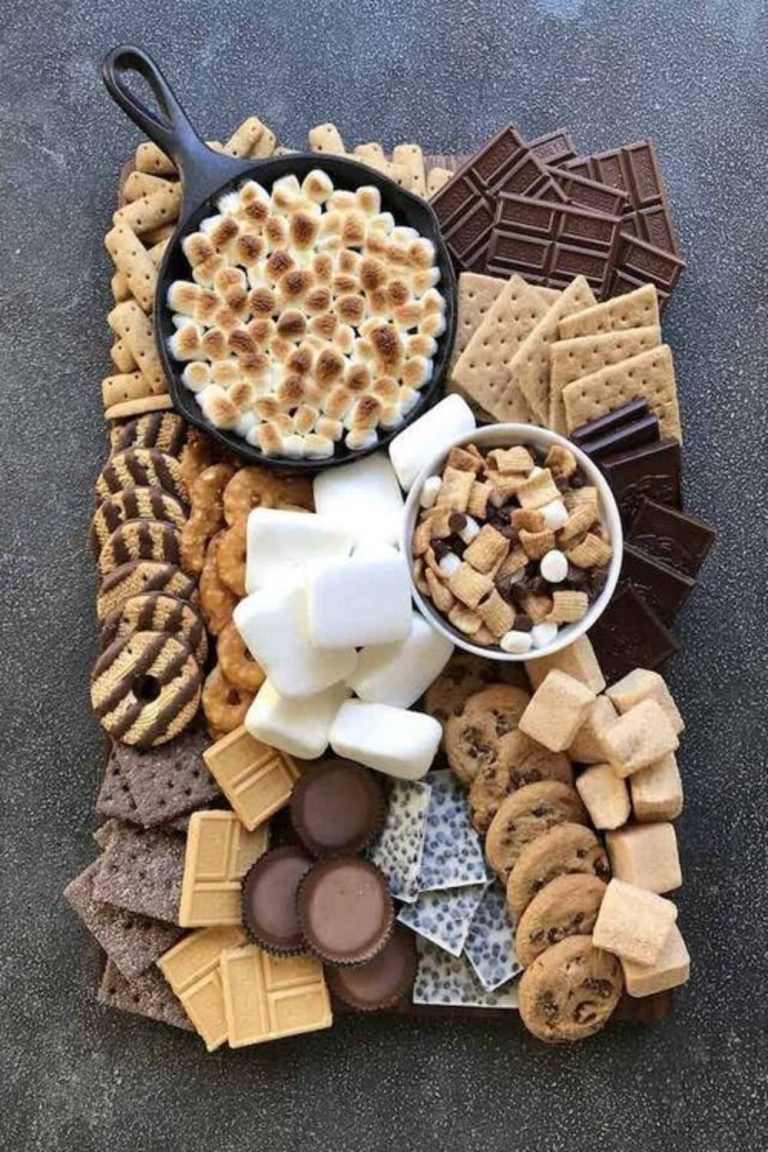 13 Amazing S’mores Charcuterie Board Ideas Perfect for Parties
